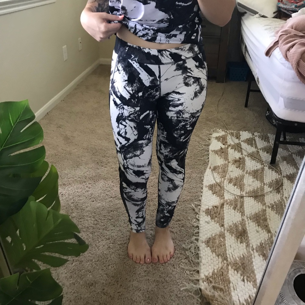 Oakley marble print leggings SZ small